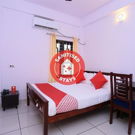Oyo 26697 United Residency Hotel Kazhakuttam Luaran gambar