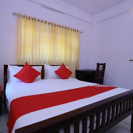 Oyo 26697 United Residency Hotel Kazhakuttam Luaran gambar