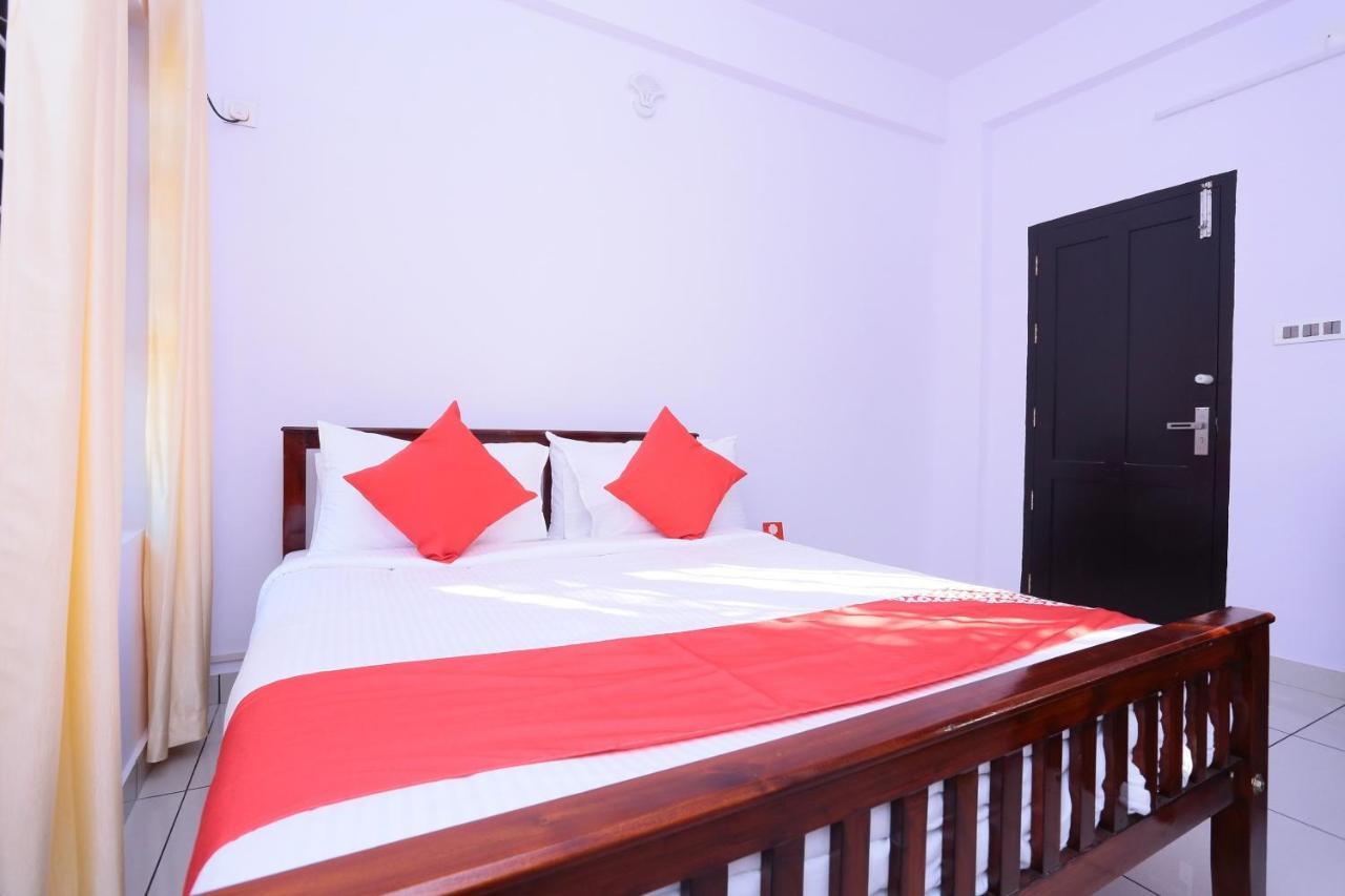 Oyo 26697 United Residency Hotel Kazhakuttam Luaran gambar