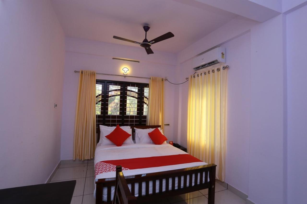 Oyo 26697 United Residency Hotel Kazhakuttam Luaran gambar