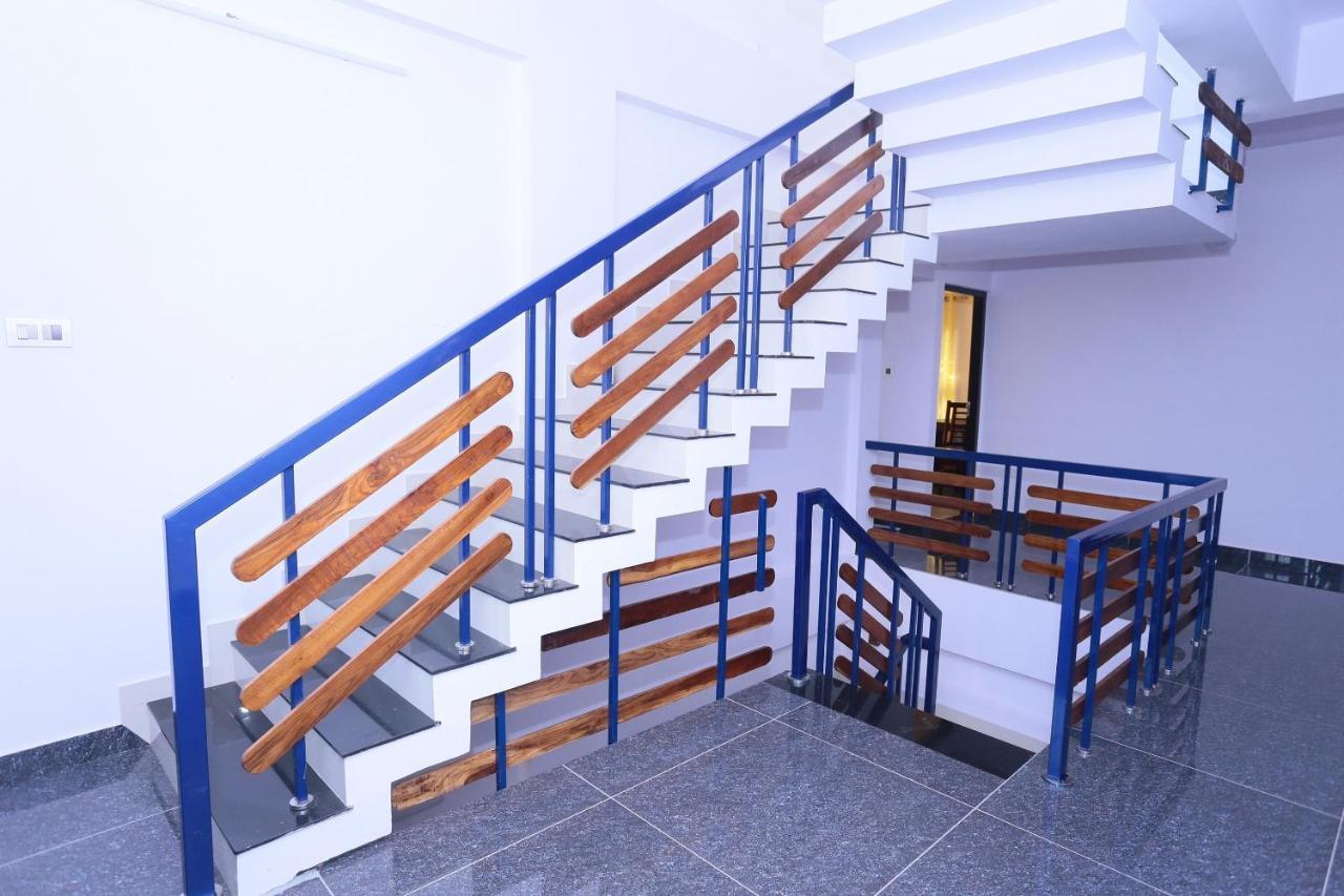 Oyo 26697 United Residency Hotel Kazhakuttam Luaran gambar