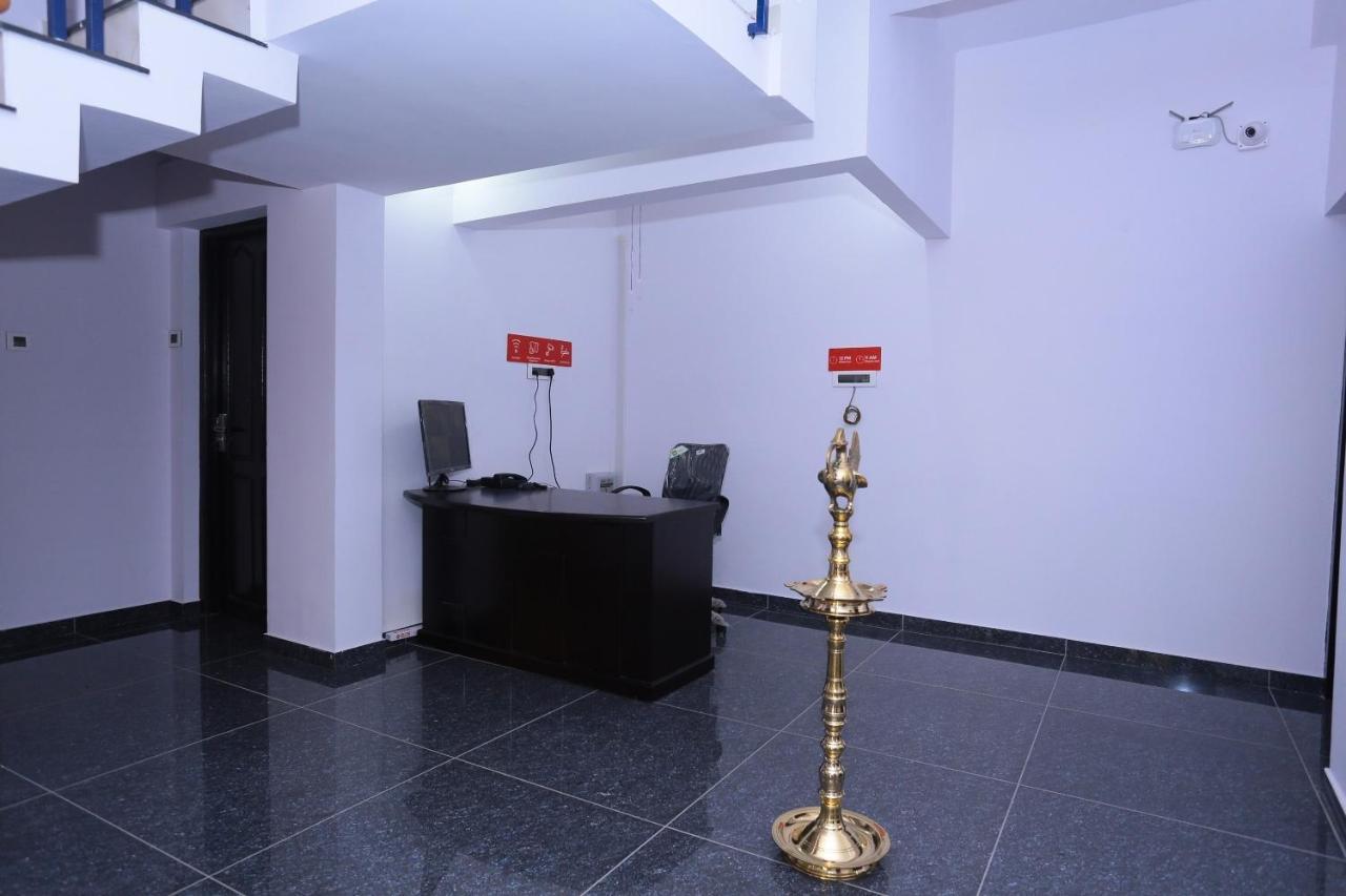 Oyo 26697 United Residency Hotel Kazhakuttam Luaran gambar